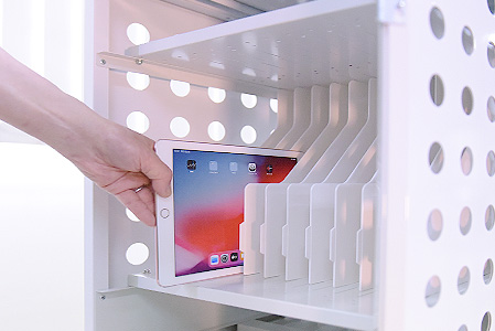 Tablet Cart Ver8 Ga Half 24台 台収納 ギガスクール対応 タブレット24台 台を保管できる充電保管庫 電源キャビネット Tablet Cart Series 製品情報 エム ティ プランニング株式会社